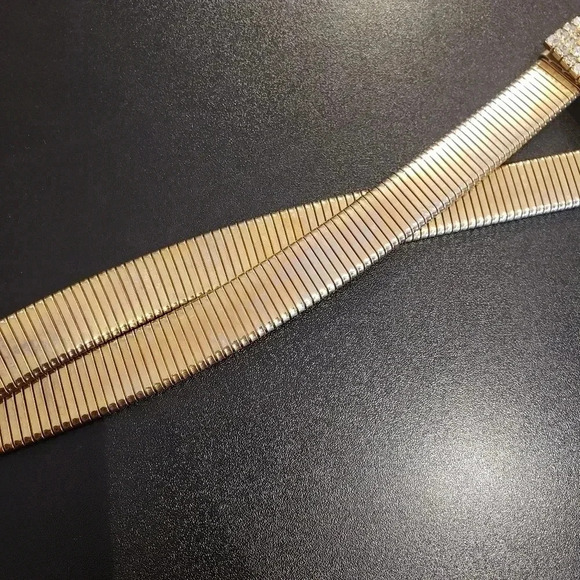 Vintage Criss Cross Gold Slinky Belt w/Rhinestone Buckle - Picture 2 of 11